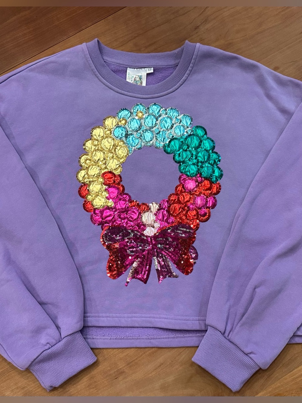 QOS Christmas Wreath Crop Sweatshirt in Purple. Size XS